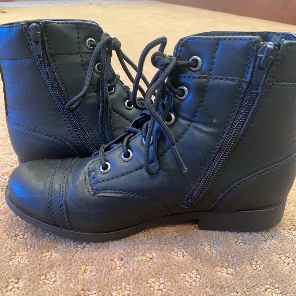 Black non slip bootie shoes